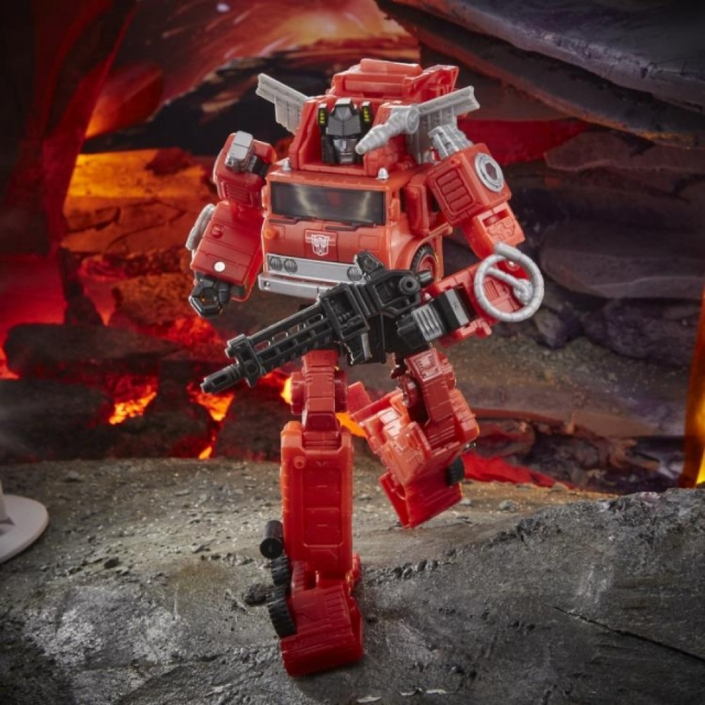 インフェルノ　Transformers Kingdom Transformers: Kingdom Voyager Inferno Action Figure