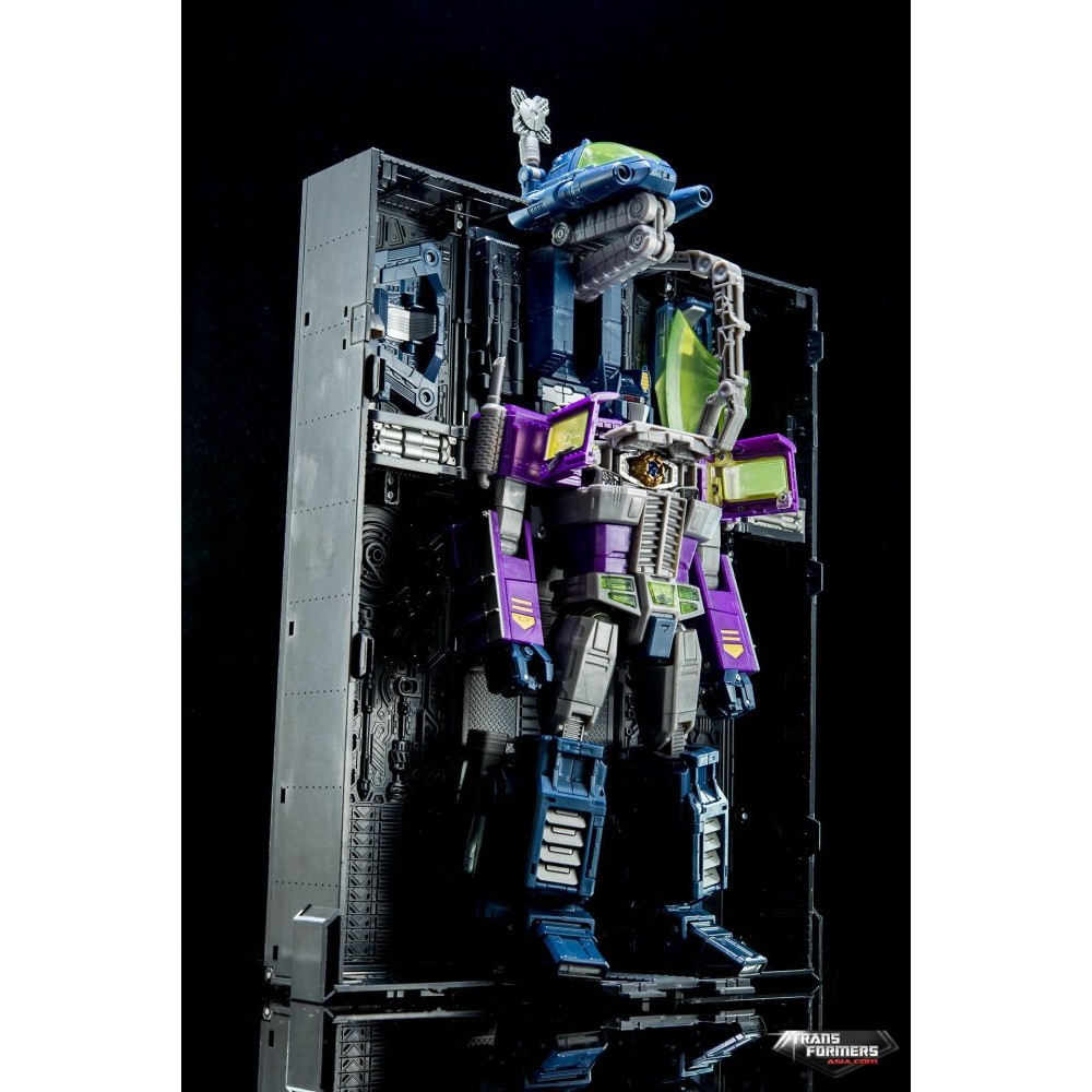 shattered glass optimus prime masterpiece